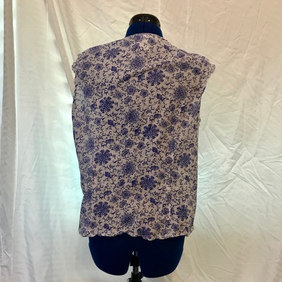 GAP Blue and White Sleeveless Blouse - Picture 2 of 4